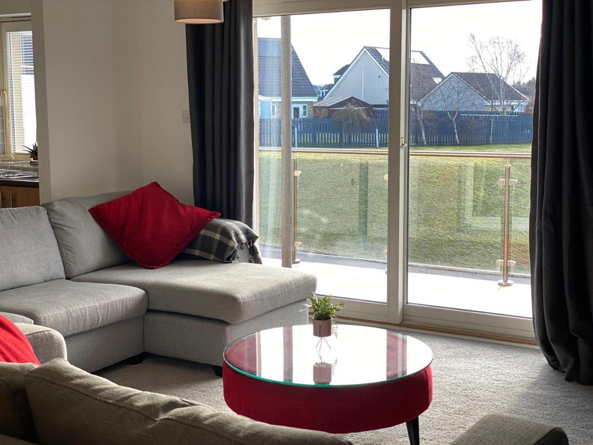 The Duplex Nairn- Spacious 3 Bedroom With Sunny Balcony Kültér fotó